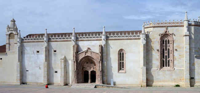 Igreja do antigo Mosteiro de Jesus e claustro, incluindo a primitiva Casa do Capítulo
