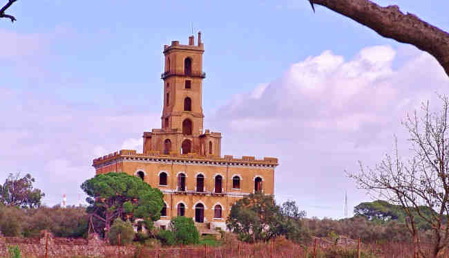 Palácio do Rei do Lixo (Torre de Coina) no concelho do Barreiro.